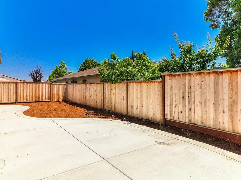421 Segovia Dr — Photo 17