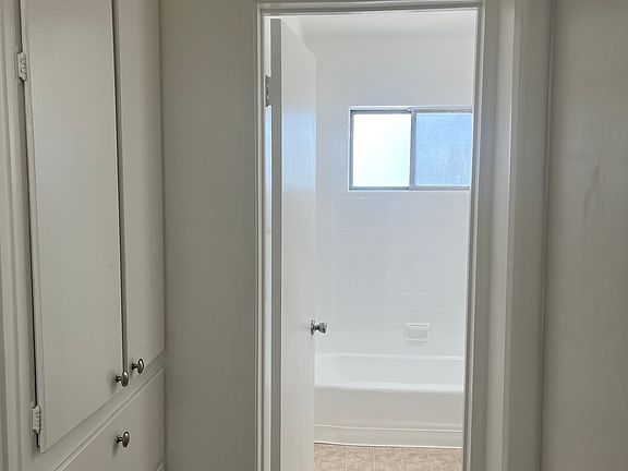 3rd image of 6600 Whitsett Ave APT 9