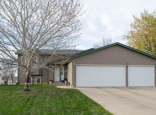 4470 Turnbow Ln, Bismarck, ND 58503