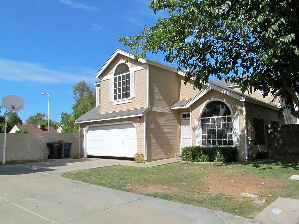 Front elevation Corner lot