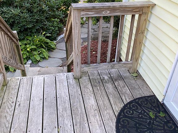 Deck/Entrance Steps
