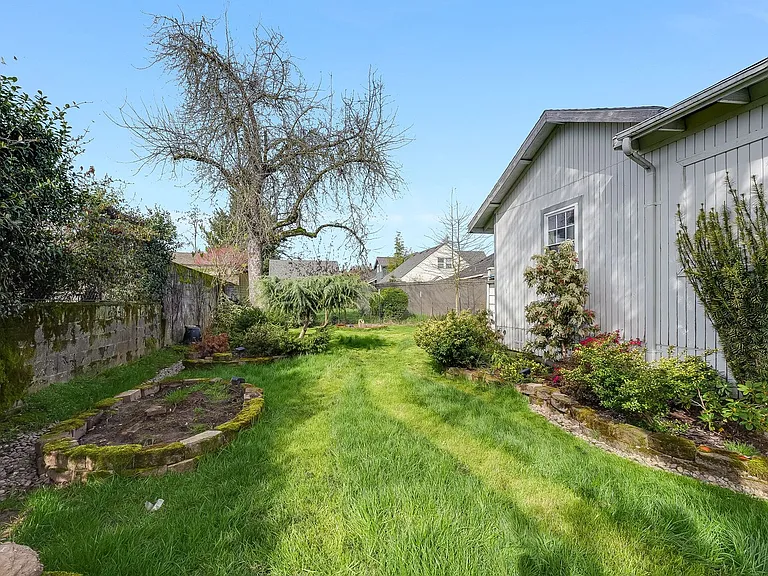 818 N Stafford St — Photo 13