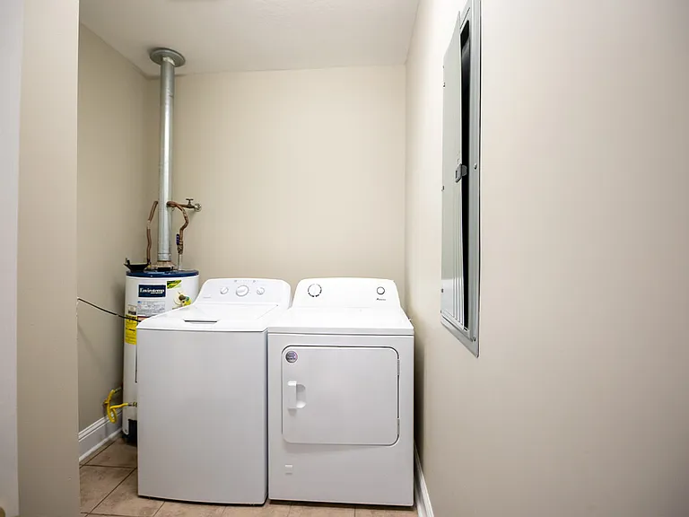 727-PRYCE-STREET-laundry_06092026