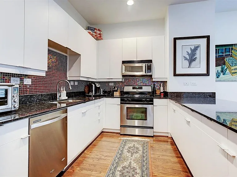 1118 Columbus St #A — Photo 2