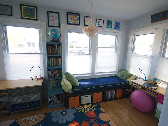 4th image of 227 N Lincoln Ave