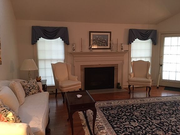 2nd image of 629 N Park Dr