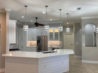 8023 36th Street Cir E, Sarasota, FL 34243