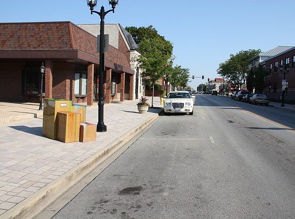 2nd image of 186 N York St