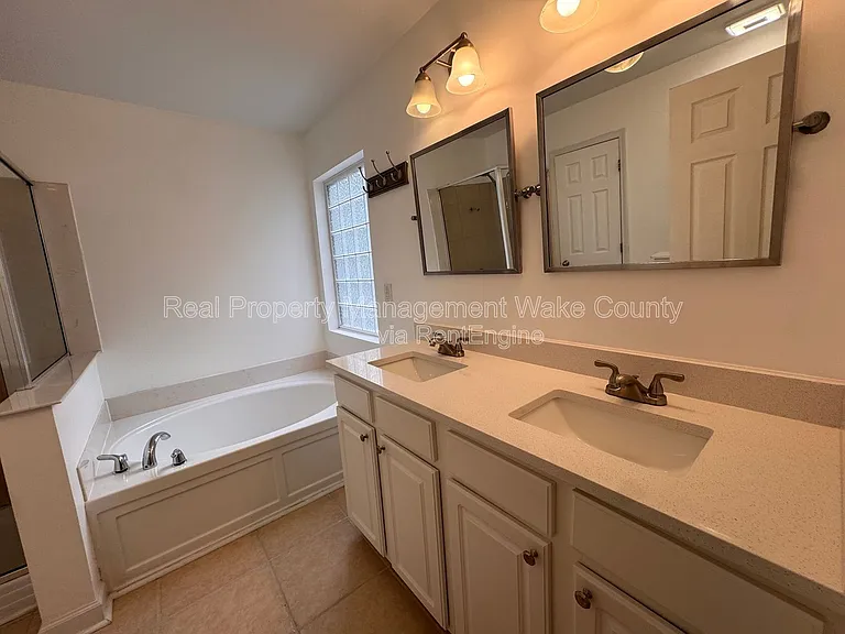 912 Spring Meadow Dr — Photo 16
