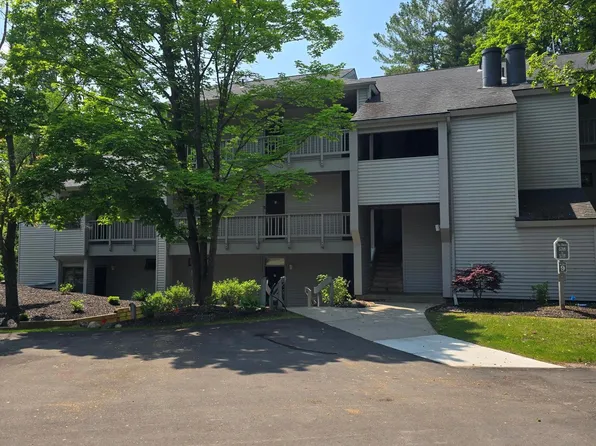 5714 N Creeks Xing, Williamsburg, MI 49690