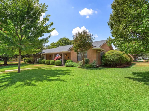 3700 Parkcrest Ct, Fort Worth, TX 76109