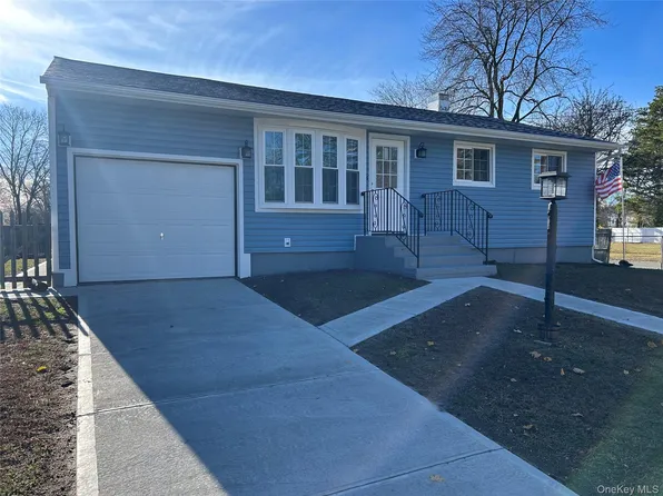 188 Forrest Place, Bay Shore, NY 11706