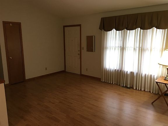 3rd image of 23136 Montrose Park Dr S