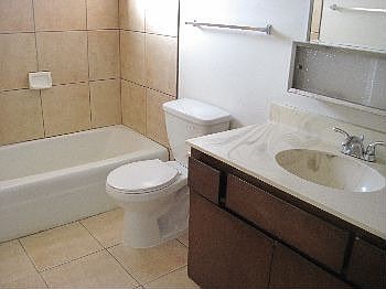 4th image of 1101 N Wedgewood Dr