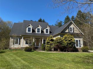 18030 Chanticleer Ct, Chagrin Falls, OH 44023