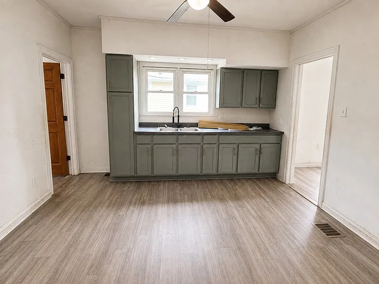127 Kentucky Ave — Photo 3