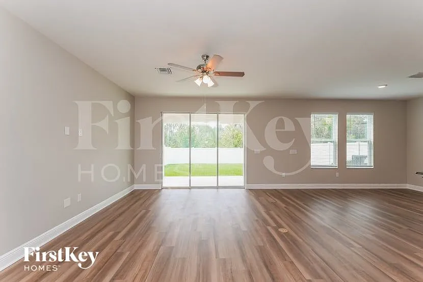 3 bed, 2.5 bath, 2014 sqft, $2,830 — Photo 3