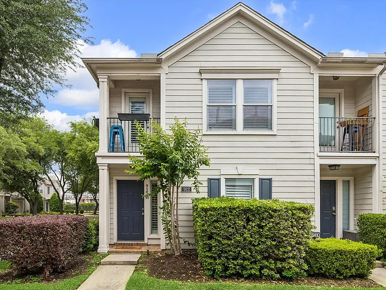 922 W Heights Hollow Ln — Photo 1