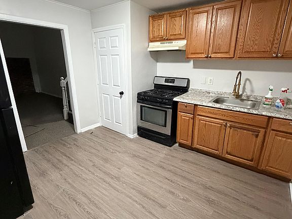 4th image of 958 Taylor Ave