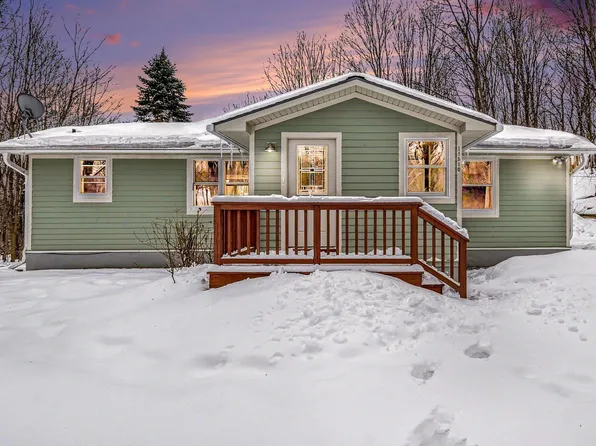 11510 E Lee Mann Rd, Northport, MI 49670