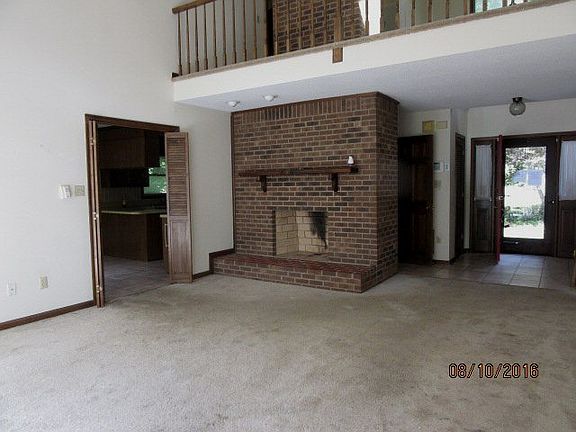 3rd image of 1200 Country Club Dr