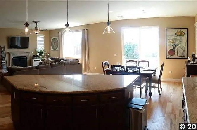 225 Nightingale Dr — Photo 8