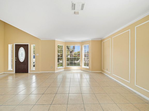 3rd image of 6403 Spring Crk