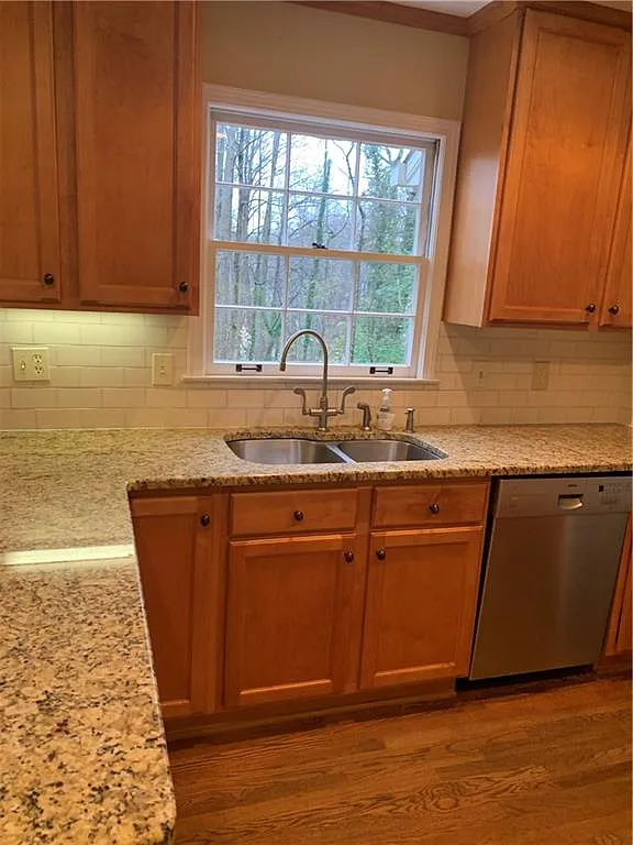 4 bed, 2.5 bath, 3117 sqft, $3,850 — Photo 4
