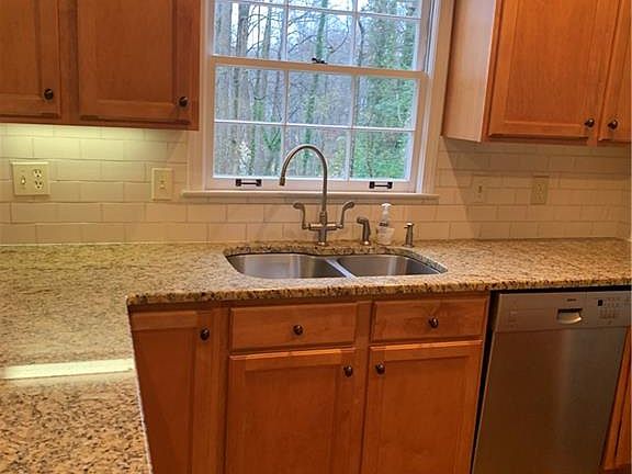 4th image of 3896 Parkcrest Dr