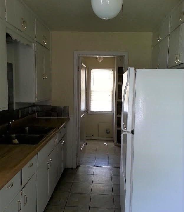 2nd image of 938 Beatrice Ave
