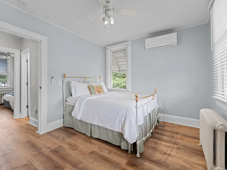 Upstairs 2nd bedroom sports queen bed