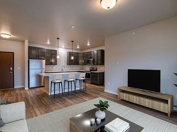 Fargo, ND Prairiewood Meadows Apartments | Living