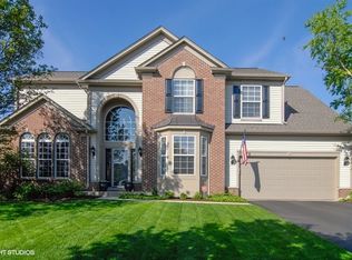 1070 Glen Eagle Dr, Aurora, IL 60502