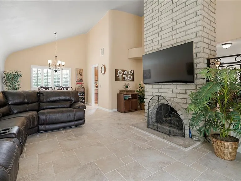 10112 Banyan St — Photo 5