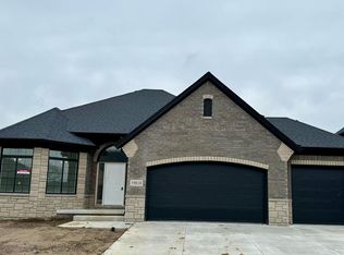 19818 Chase Dr, Macomb, MI