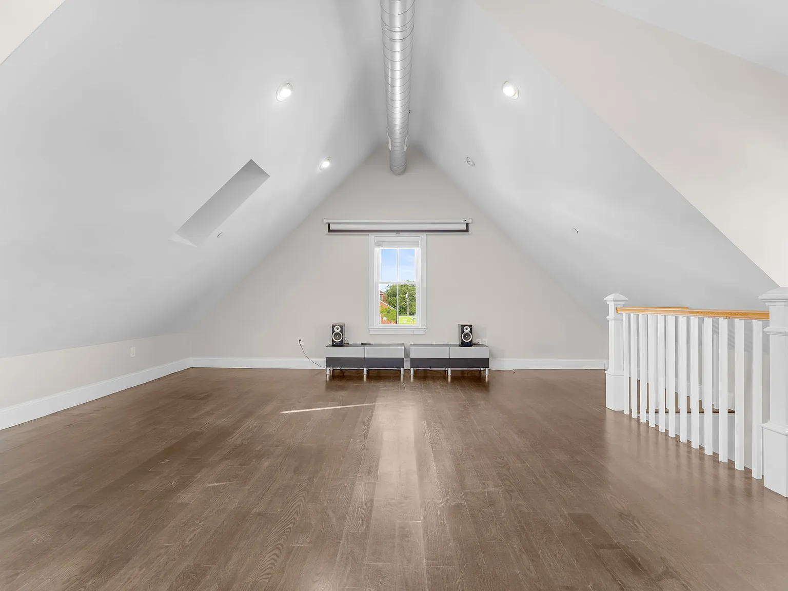 2 bed, 1260 sqft, $3,950 — Photo 4