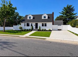 2216 Brooklyn Ave, Merrick, NY 11566