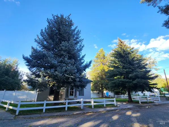 314 W 3rd St, Shoshone, ID 83352