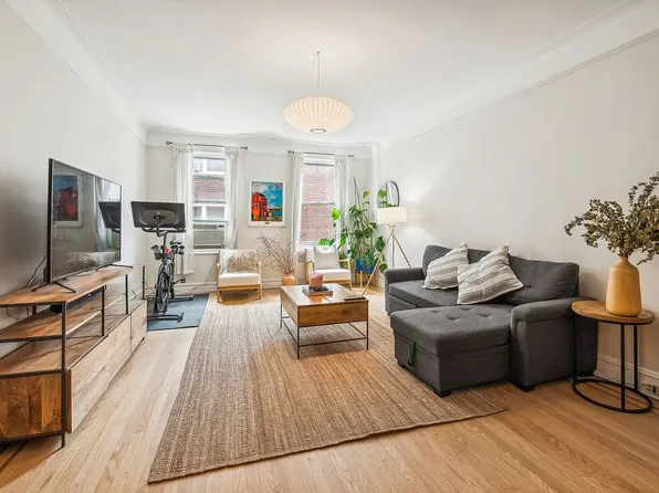 34-44 82nd St #4H, Jackson Heights, NY 11372