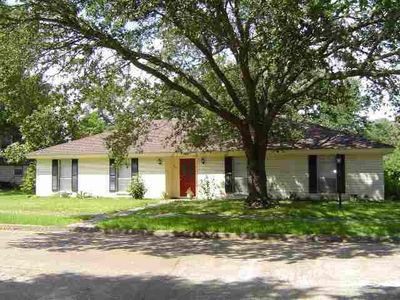 1860 Camelot St, Orange, TX, 77630