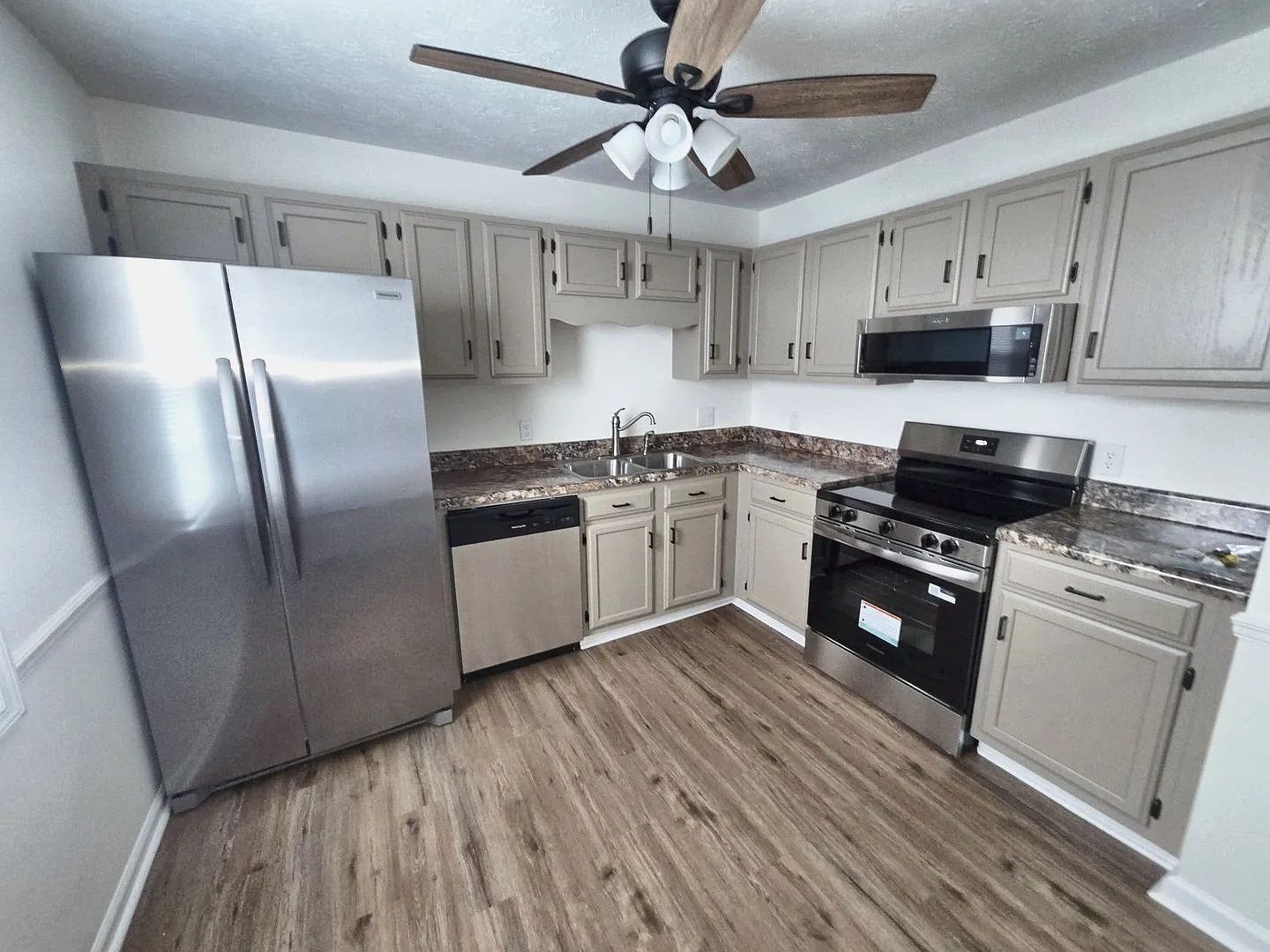 Renovated Townhome! — Photo 3