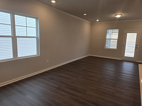5th image of 642 Maple Branch Cir