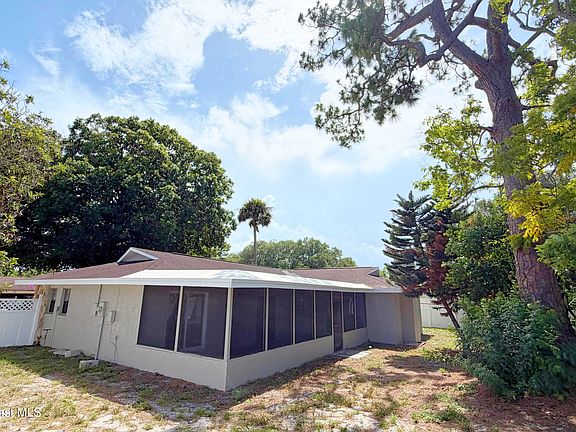 4th image of 4205 Grovewood Ln