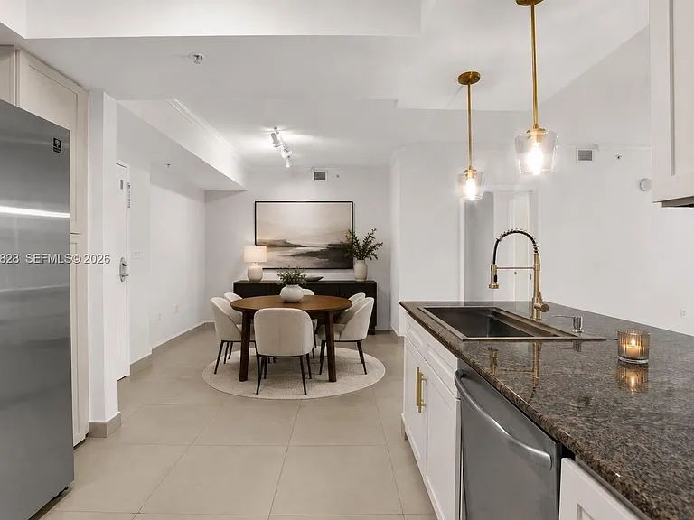 2000 N Bayshore Dr #211 — Photo 5