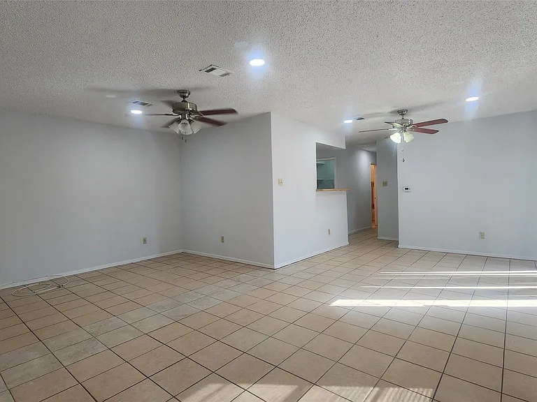 123 Prairie View Dr — Photo 2