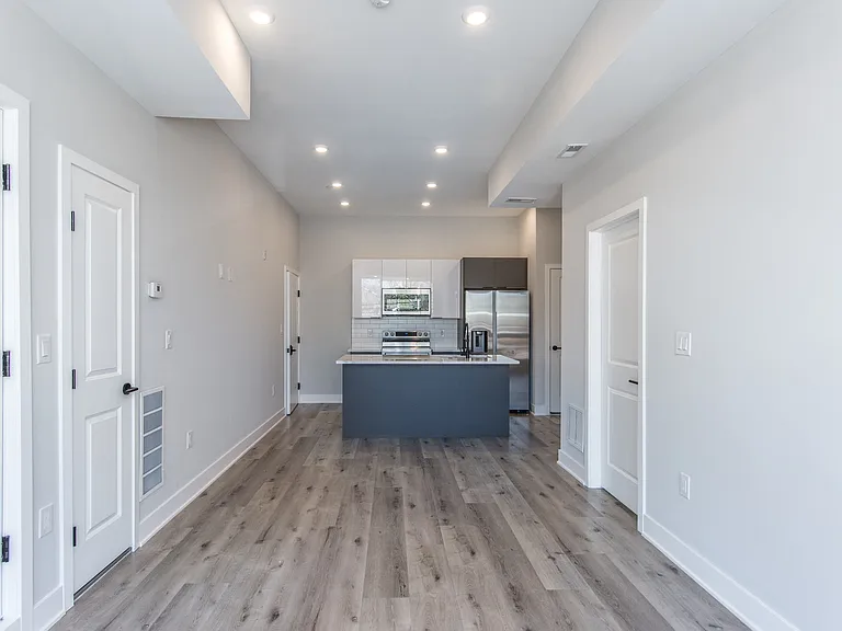 2710 Ridge Ave #3 — Photo 2