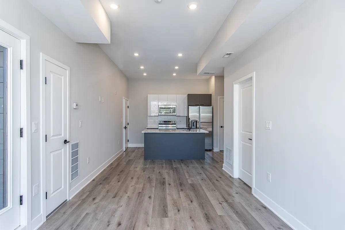 Building Photo - 2710 Ridge Ave #3