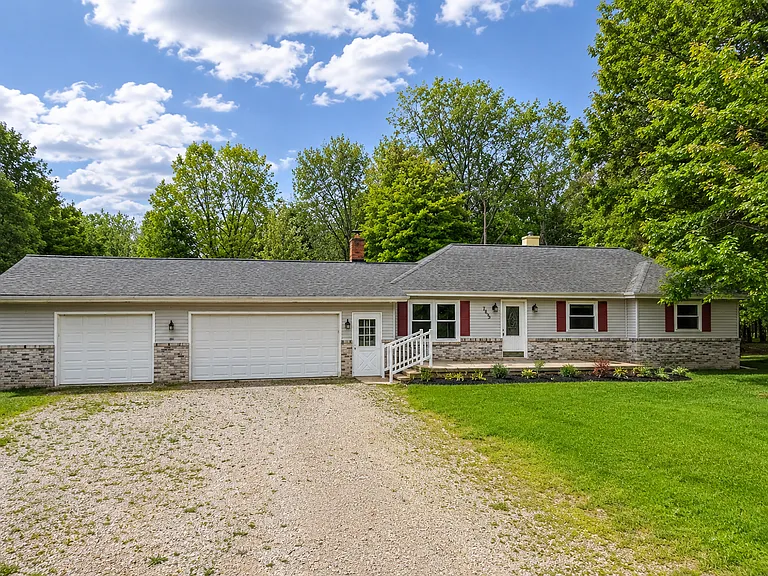 7635 Crescent Beach Rd — Photo 1