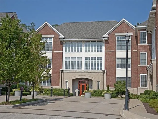 1240 Crescent Pl APT 1E photo 1