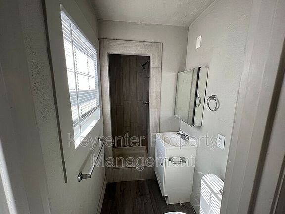 5th image of 1402 S Main St #2B
